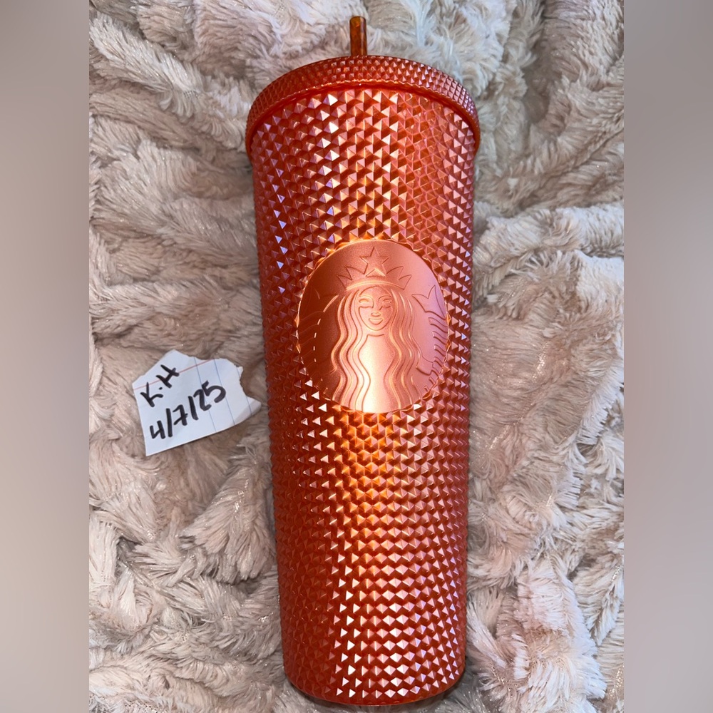 Starbucks Fall
2022 Orange Pearl 24oz venti studded cup